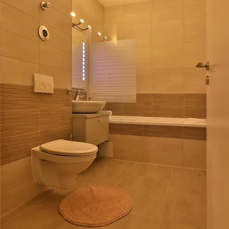 Διαμέρισμα Ada Homes B46 *